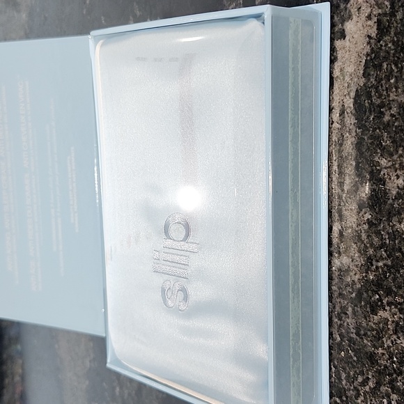 Slip queen pillowcase with invisible zipper - seabreaze upc# 810046985090 - Picture 3 of 4